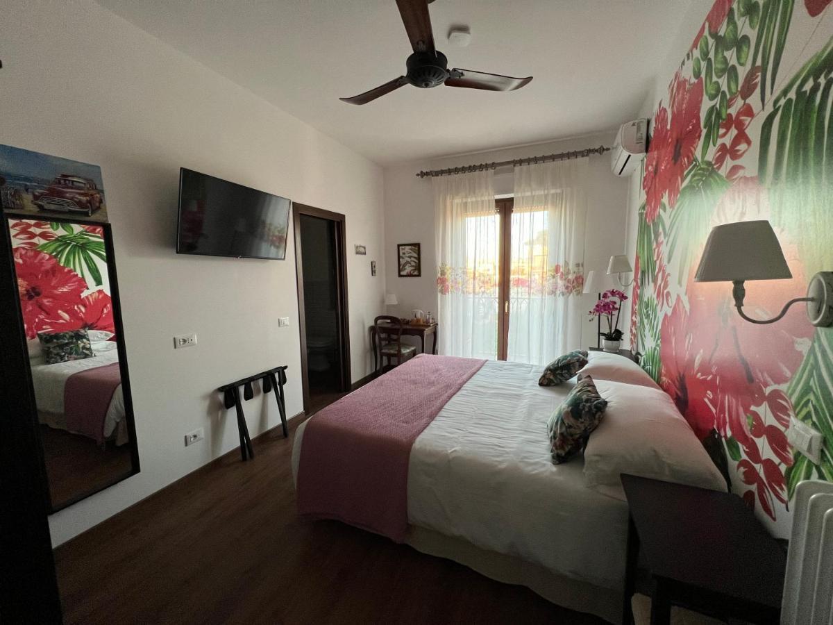 Guest House Le Vagabonde 피우미치노 외부 사진